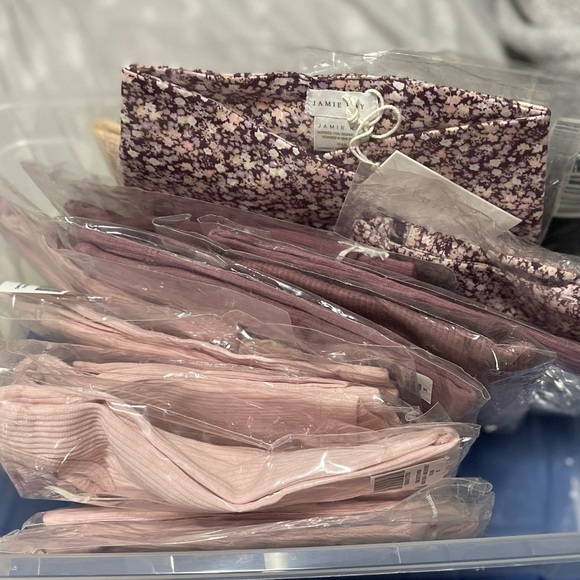 Jamie Kay essentials - Picture 1 of 1